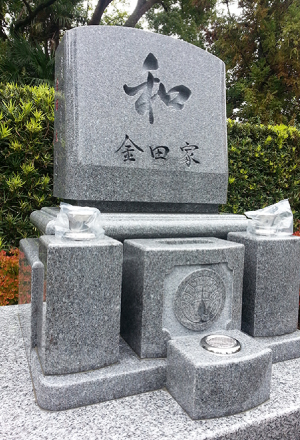 唐原石の墓石 Grave stone of Tobaru-ishi