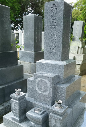 唐原石の墓石 Grave stone of Tobaru-ishi