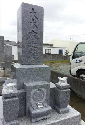 庵治石の墓石 Grave stone of Aji-ishi