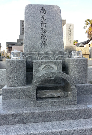 庵治石の墓石 Grave stone of Aji-ishi