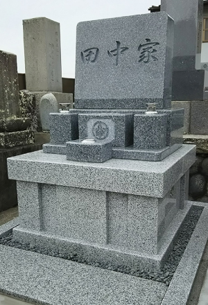 天山石の墓石 Grave stone of Tenzan-ishi