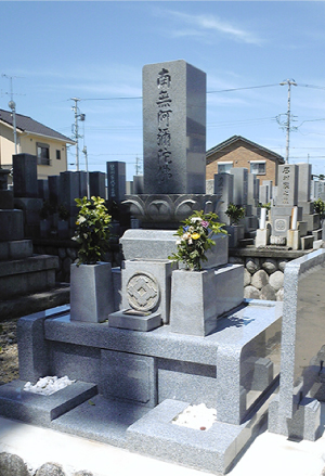 牛岩石の墓石 Grave stone of Ushiiwa-ishi